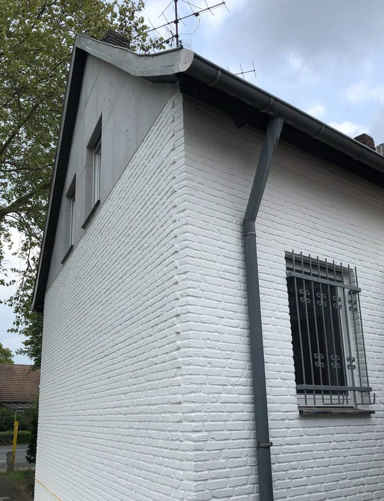 Malerarbeiten an Hausfassade mit Betonoptik-Akzenten | Olaf Backmann | Bocholt